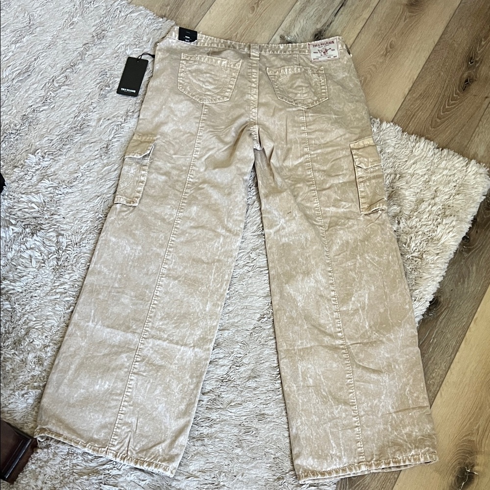 NWT. True Religion, size 32 (aka sz 14), Bobbi low-rise baggy cargos - Picture 5 of 16